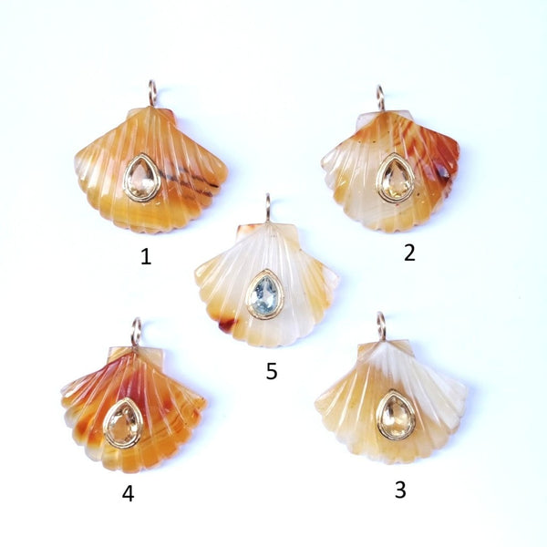 AMALFI Pendentif Coquillage sculpté Agate sertie Citrine ou topaze, argent plaqué or