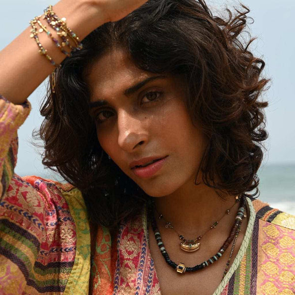 ANILA Collier Spinelle, Grenat  et perle multi pierres facettées, plaqué or 24 cts