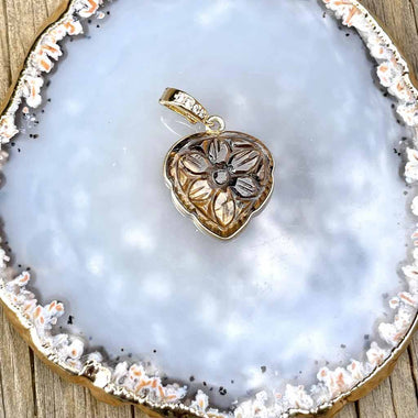 BLOSSOM Charm coeur gravé Oeil de Tigre