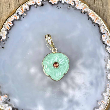 BLOSSOM Charm coeur gravé Chrysoprase et grenat