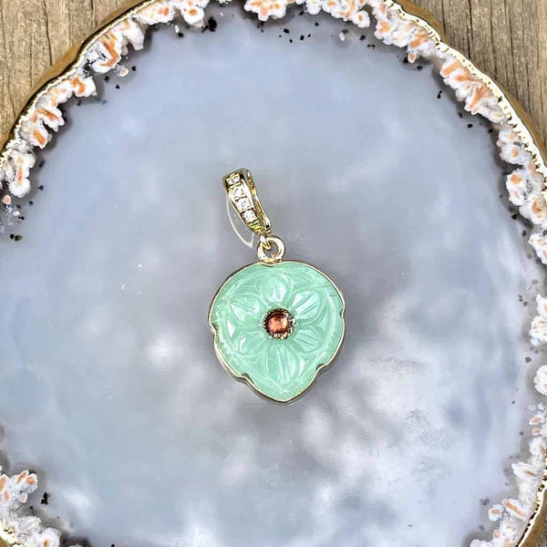 BLOSSOM Charm coeur gravé Chrysoprase et grenat