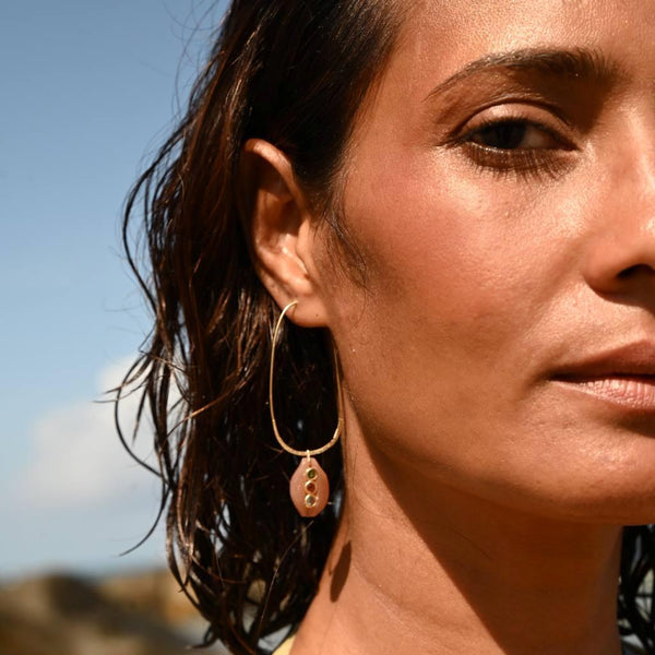 CAURI Créole unique Coquillage sculpté Coffee Moonstone sertie Argent doré