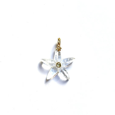 CHARM ETOILE DE MER Cristal de roche sculpté, Bélière diamant, argent plaqué or 24 cts