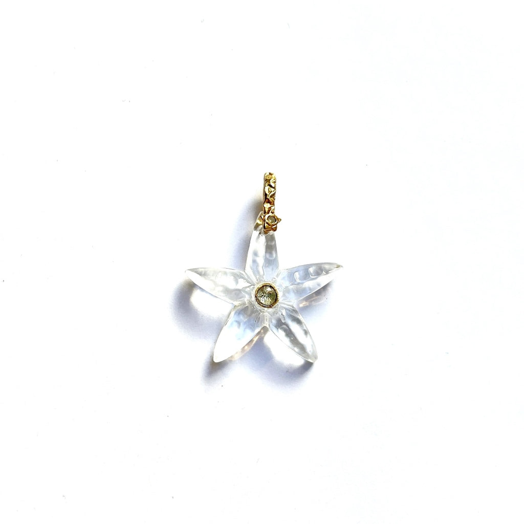 CHARM ETOILE DE MER Cristal de roche sculpté, Bélière diamant, argent plaqué or 24 cts