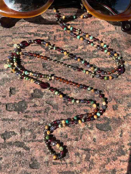 HOLIDAY Chaîne de lunettes Iolite saphir