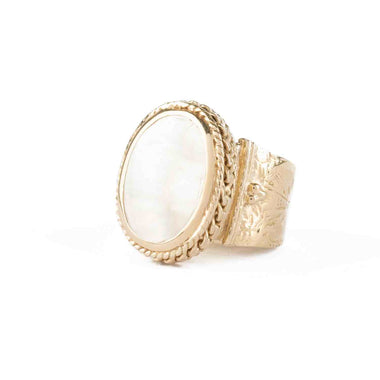 JULIET OVALE Bague Chevalière Gravée Nacre blanche