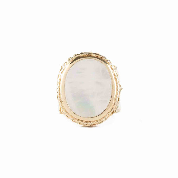 JULIET OVALE Bague Chevalière Gravée Nacre blanche