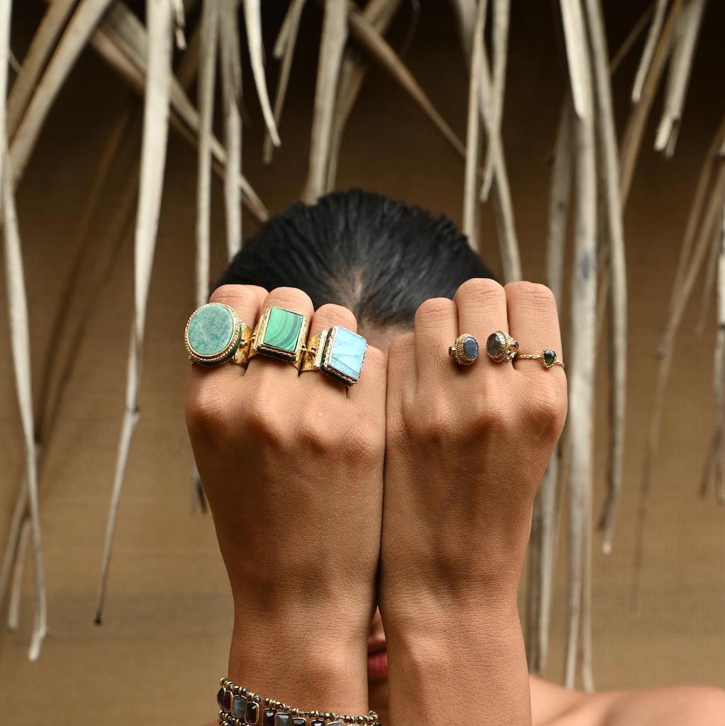JULIET OVALE Bague Chevalière Gravée Labradorite