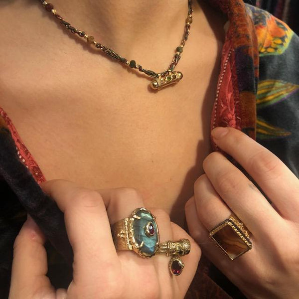 CHEEMA Bague Chevalière Labradorite Grenat