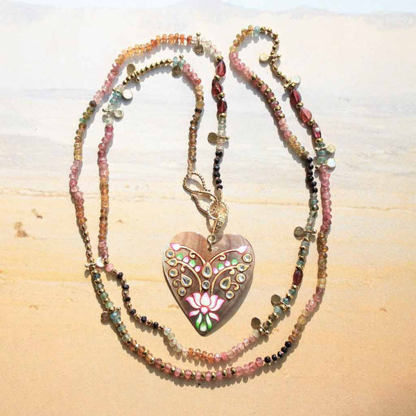 LOTUS Charm coeur en nacre émaillée