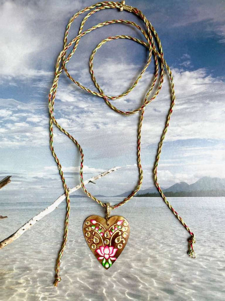 LOTUS Collier coeur en nacre émaillée