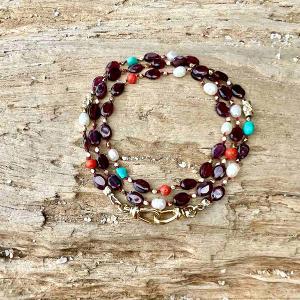 MAUPITI Chaîne pour Charms, Grenats et perles d'eau douce, Laiton doré 24 cts