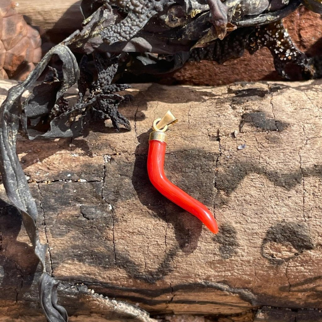 NAPOLI Charm Cornicello en Corail naturel