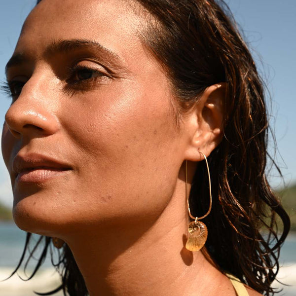 NAUTILUS Créole unique Coquillage sculpté Quartz ambré, Argent doré