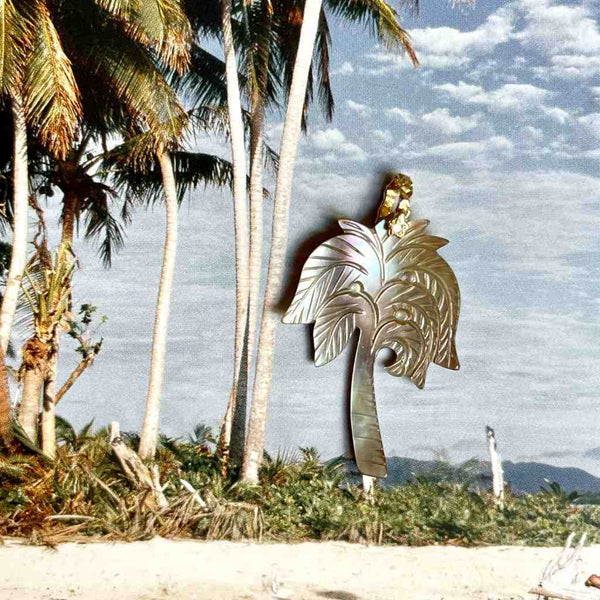 CHARM PALMIER en Nacre sculptée, bélière Diamant, Argent 925 plaqué or 24 cts