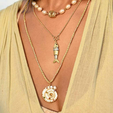 CAPRI Collier Ammonite Précieuse Nacre, Perle et pierres multicolores sur cordon de soie