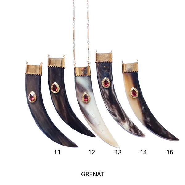 PHEBE Sautoir Corne naturelle sertie Citrine, Opale ou Grenat, doré 24 cts