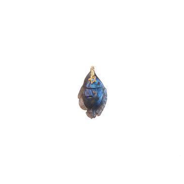 SEDNA Charm Poisson sculpté Labradorite, bélière argent plaqué or 24 cts