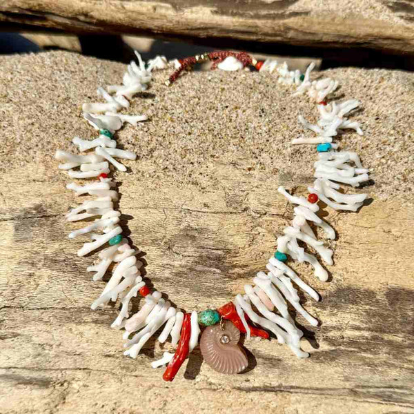 SICILE Collier Branches de Corail blanc avec pendentif Nautilus Moonstone Rose