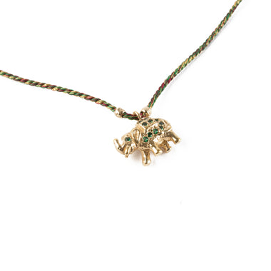 Collier pendentif en argent 925 plaqué or 24 carats, pavage de grenats tsavorites. Cordon réglable jusqu'à 65cm par une perle coulissante.